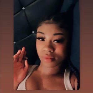 Meet your Posher, Elise